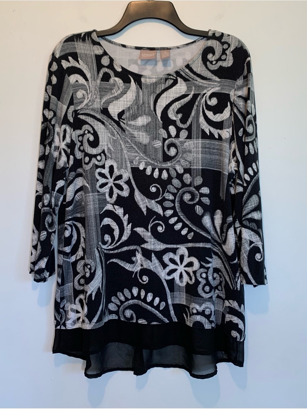 Chico’s Black & White Paisley Sheer Shirttail Hem Tunic Top 2